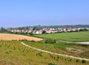 New houses in Vemars (95) protected by the very busy LGV