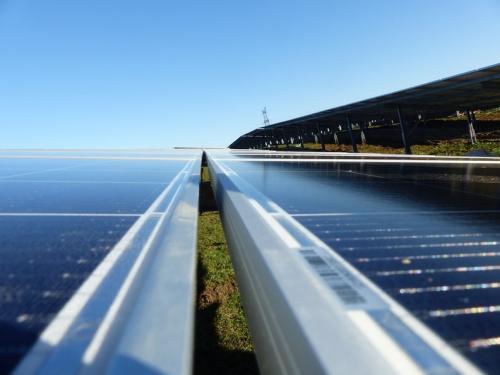 Installation de la centrale photovoltaïque Akuo-ECT