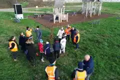Image drone de la participation active du maire de Chelles et des élus  à l’opération éducative