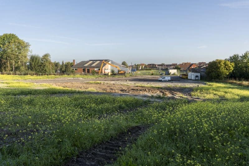 Début des travaux de terrassement pou préparer le terrain