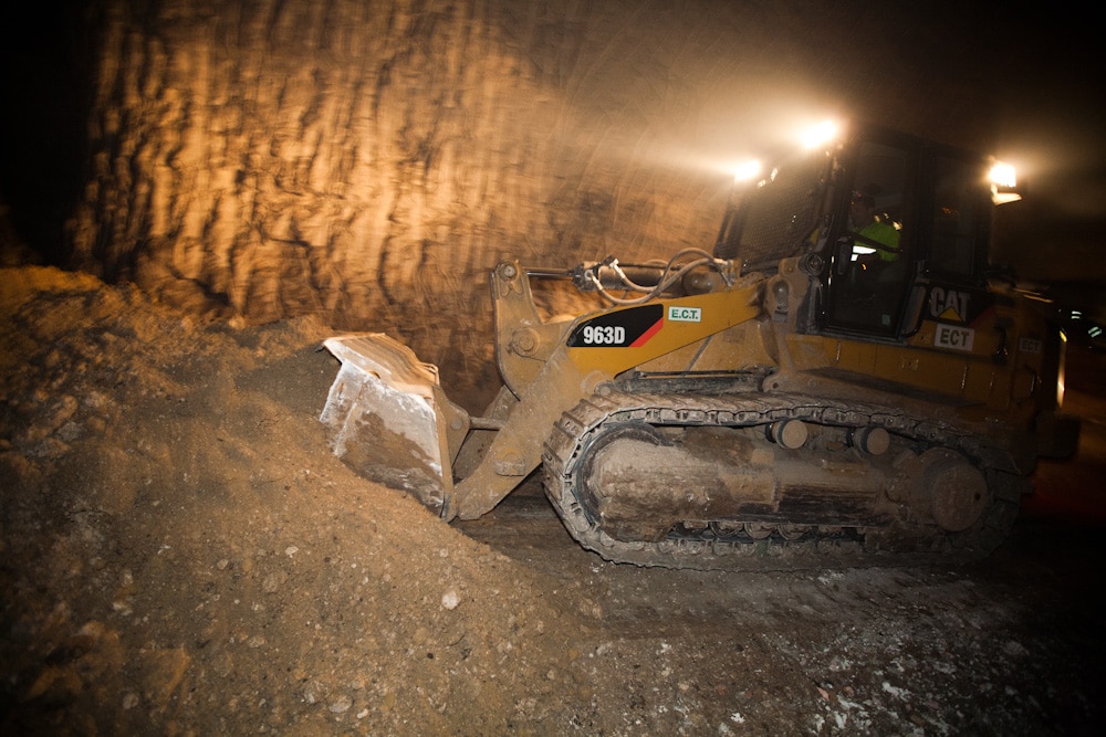 Travail des engins ECT dans la carrière de Vaujours