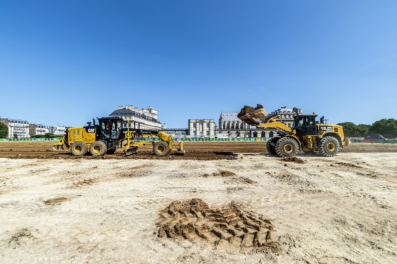 Processus de mise en place du substrat fertile sur l'Esplanade Saint-Louis au Bois de Vincennes