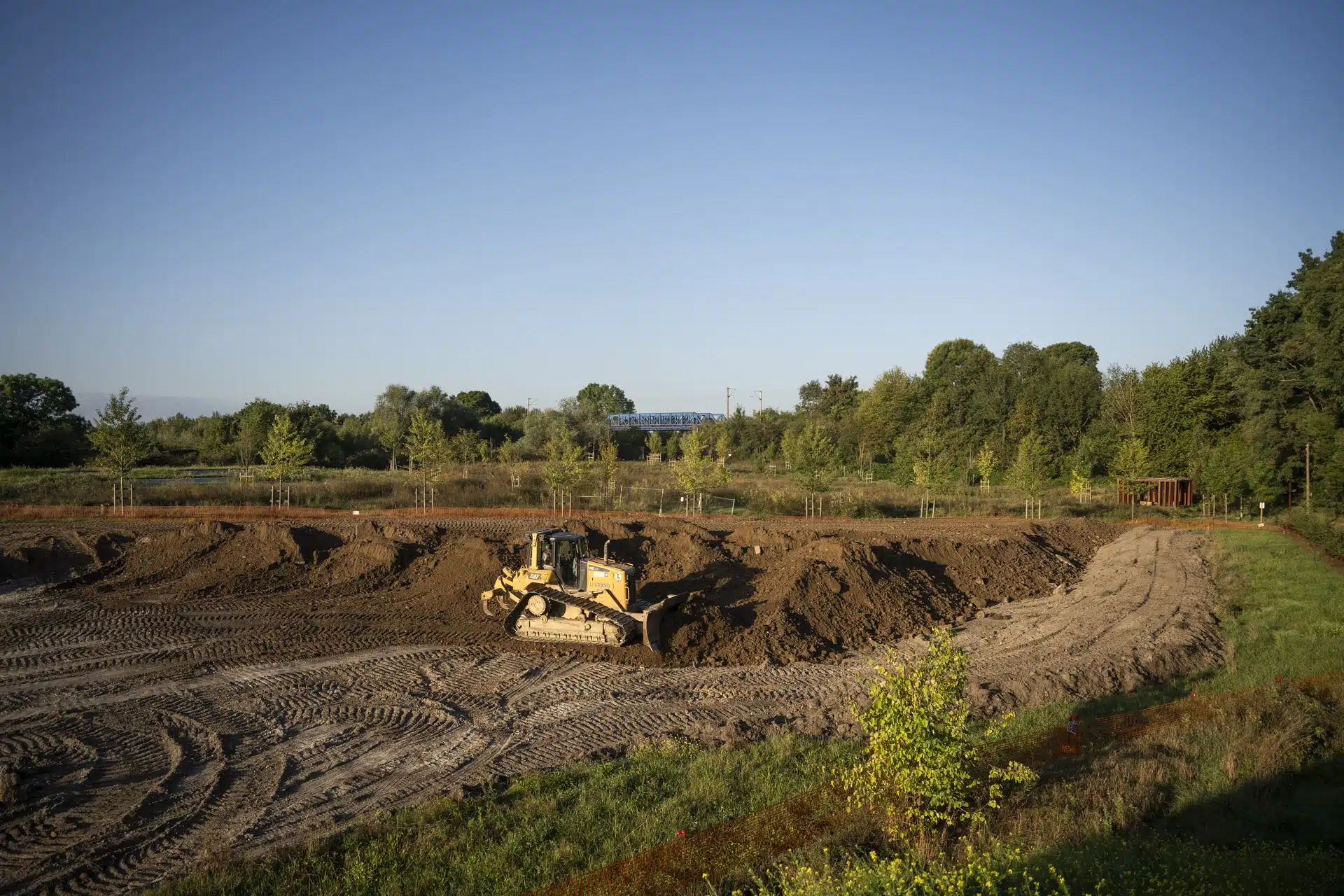 Loison-sous-Lens - Septembre - Apports de terres - Bull qui pousse les terres