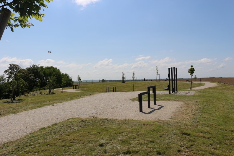 Parc de la Plaine - A Iverny - réalisé par ECT grâce aux apports de terres - Parcous sportifs, les agrès