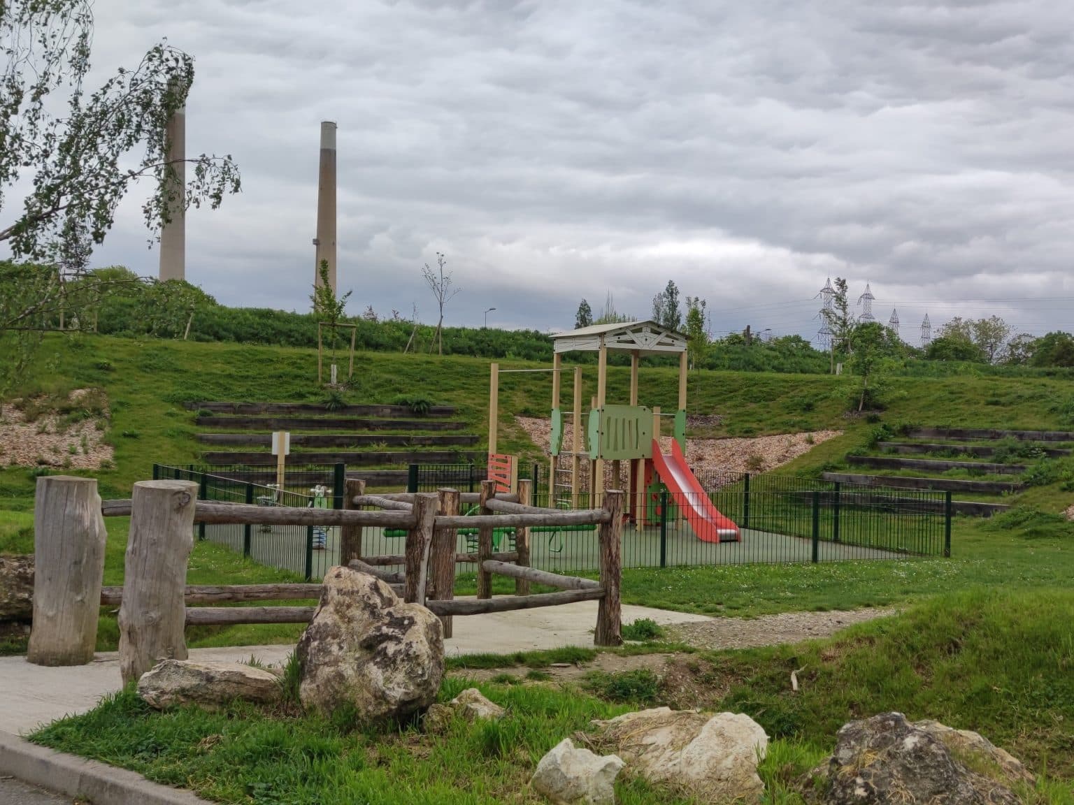 Porcheville, parc aménagé un an après - Porcheville, a park developed one year on