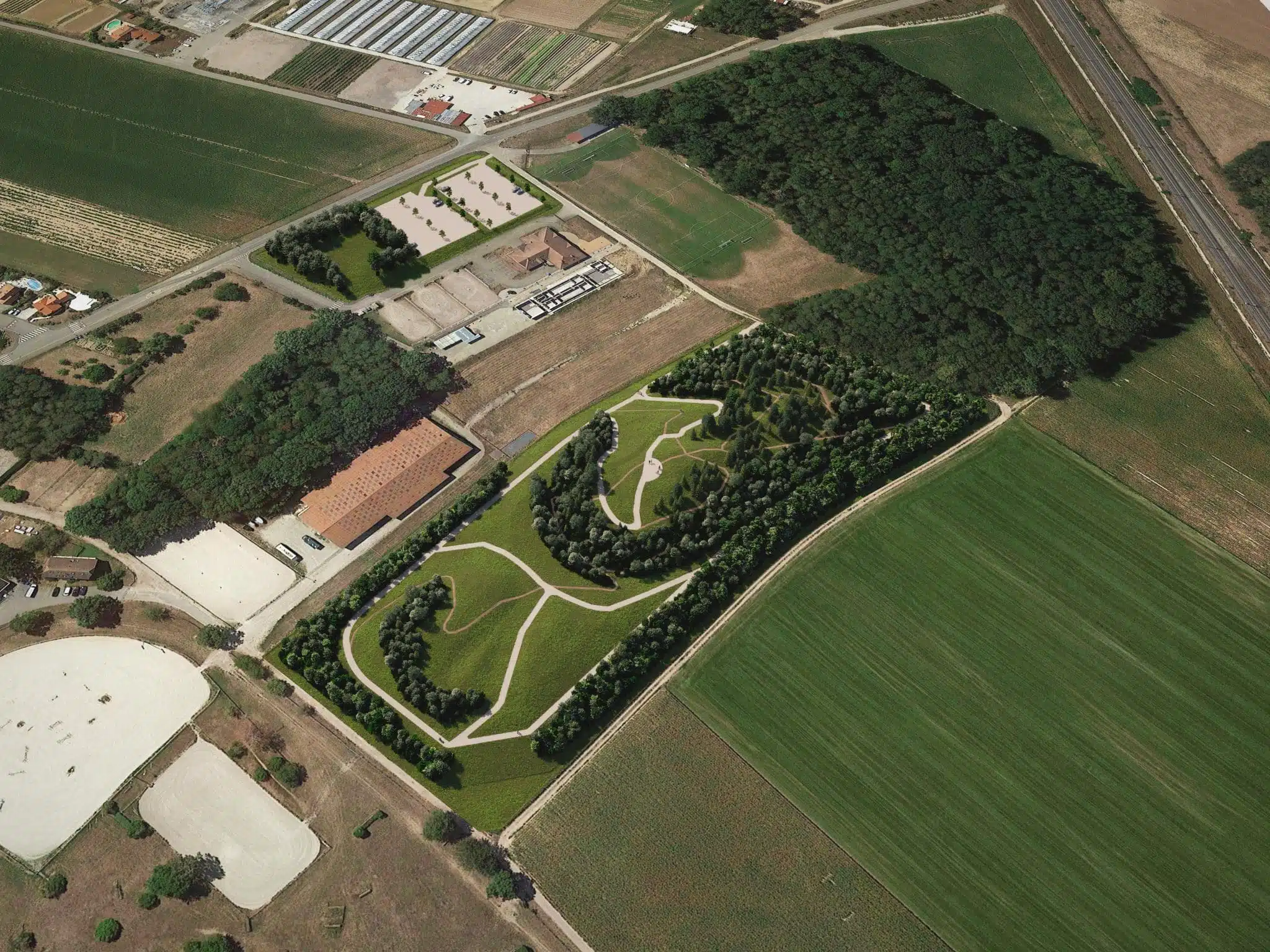 Vue de l'insertion paysagère aérienne du projet d'Eckwersheim avec les nouveaux espaces sportifs - Aerial view of the landscape integration of the Eckwersheim project with the new sports areas