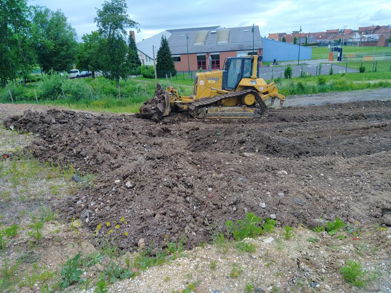 Mai 2024, site Loison-sous-Lens - fin des apports de terres - May 2024, Loison-sous-Lens site - end of land